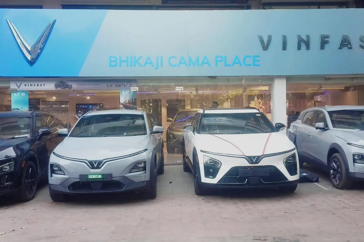 YouWe VinFast Bhikaji Cama Place showroom with four VinFast SUVs parked in front